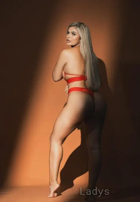 Sandy, 21 years beautiful nude London escorts girl, height 166 sm, Weight 54 kg