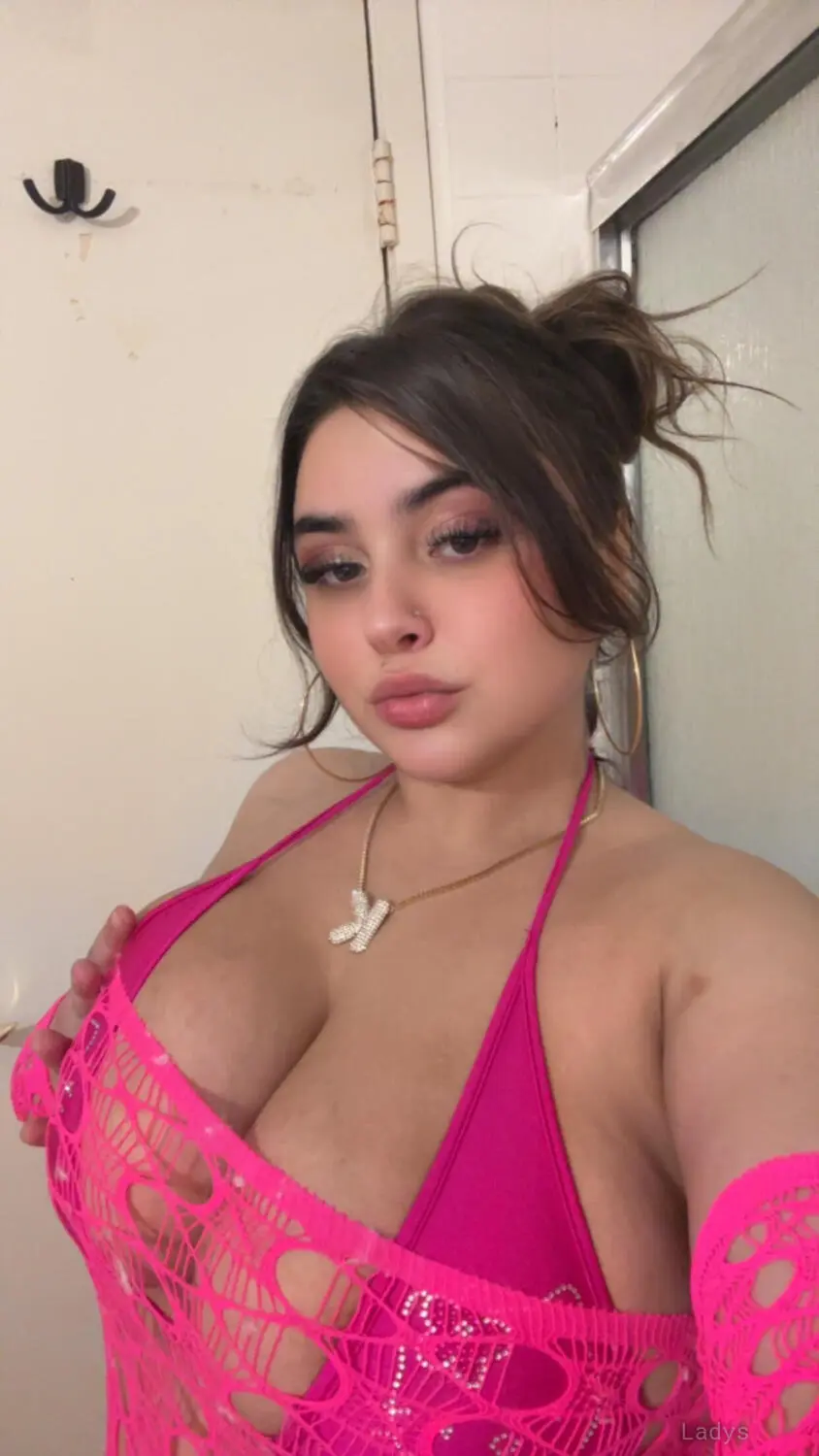 Kitty, 25 years beautiful nude Long Beach escorts girl, height 154 sm, Weight 61 kg