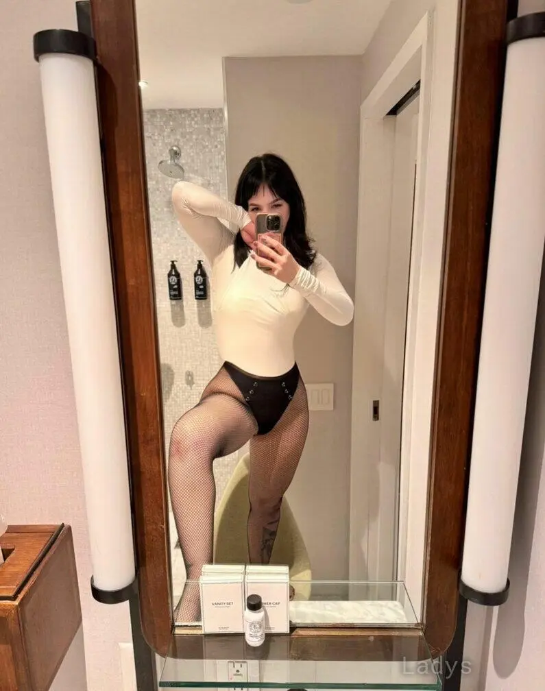 Mia Belle, 27 years beautiful nude Long Island escorts girl, height 162 sm, Weight 53 kg