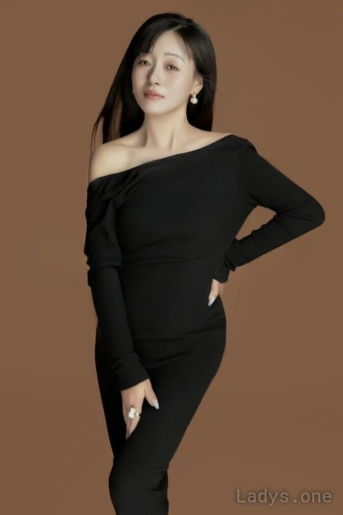 PARTY VICKY, 26 years beautiful nude Long Island escorts girl, height 138 sm, Weight 46 kg