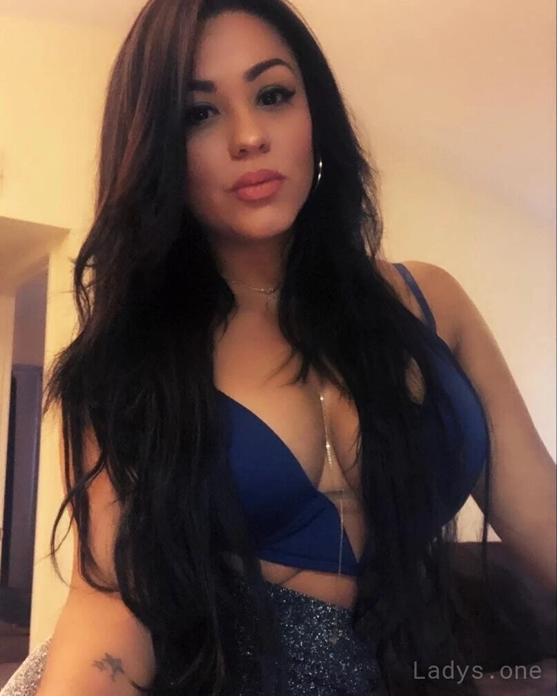THIS IS MIA THE COLOMBIAN GIRL, 29 years beautiful nude Long Island escorts girl, height 155 sm, Weight 56 kg
