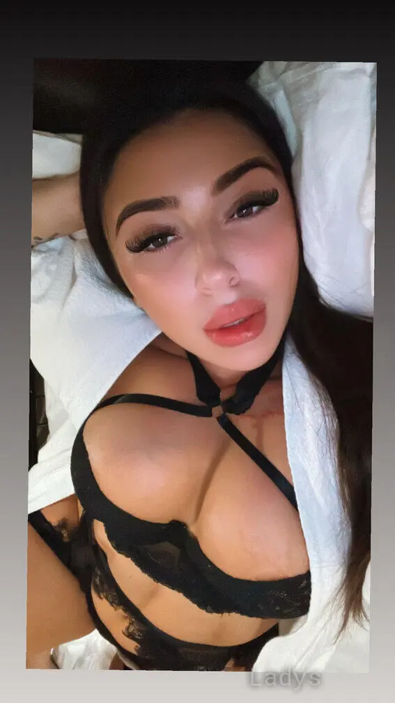 Yasmine Reign, 27 years beautiful nude Long Island escorts girl, height 163 sm, Weight 68 kg