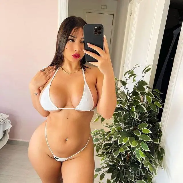 ChloeWarm, 26 years old Los Angeles escort girl with big tits, height 161 sm, Weight 69 kg