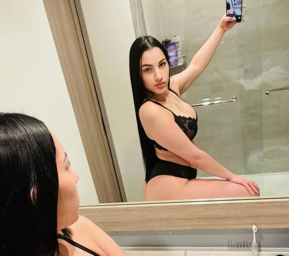 Cloe, 24 years beautiful nude Los Angeles escorts girl, height 160 sm, Weight 59 kg
