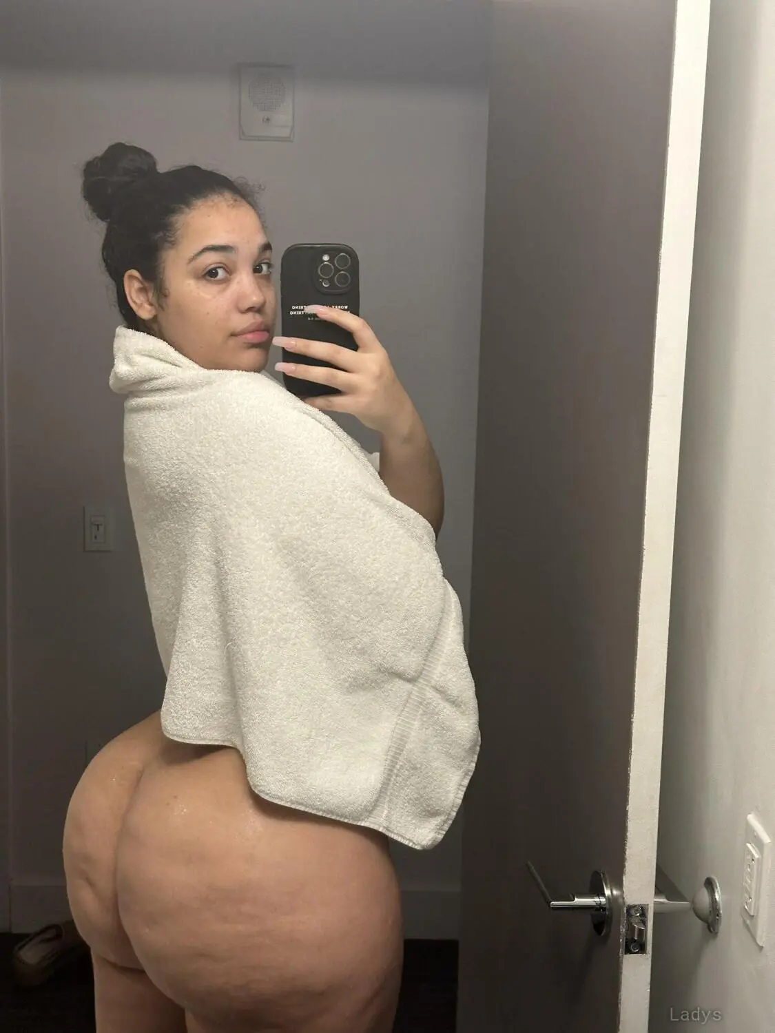HORNY GIRL WITH NICE BOOTY, 25 years beautiful nude Los Angeles escorts girl, height 164 sm, Weight 70 kg