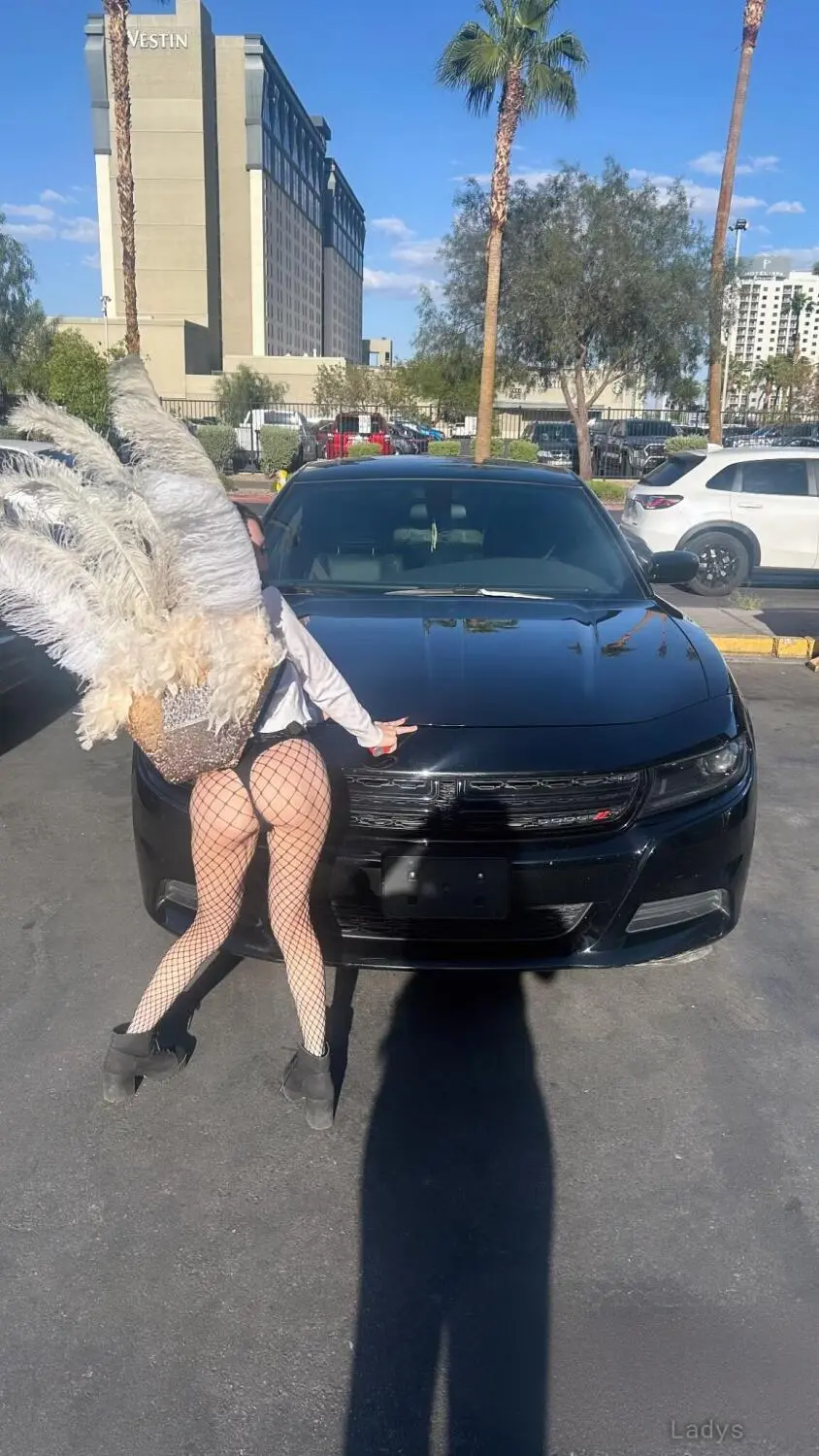Kushbunny420, 25 years beautiful nude Los Angeles escorts girl, height 177 sm, Weight 55 kg