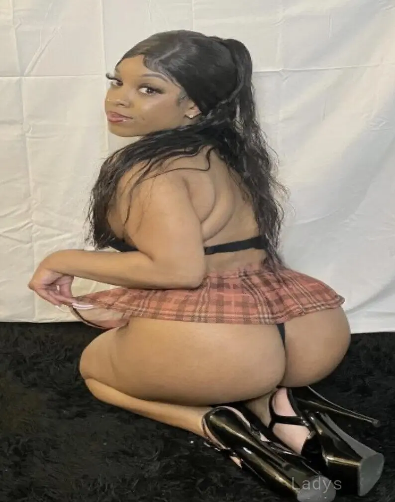 Layla, 24 years beautiful nude Los Angeles escorts girl, height 159 sm, Weight 68 kg