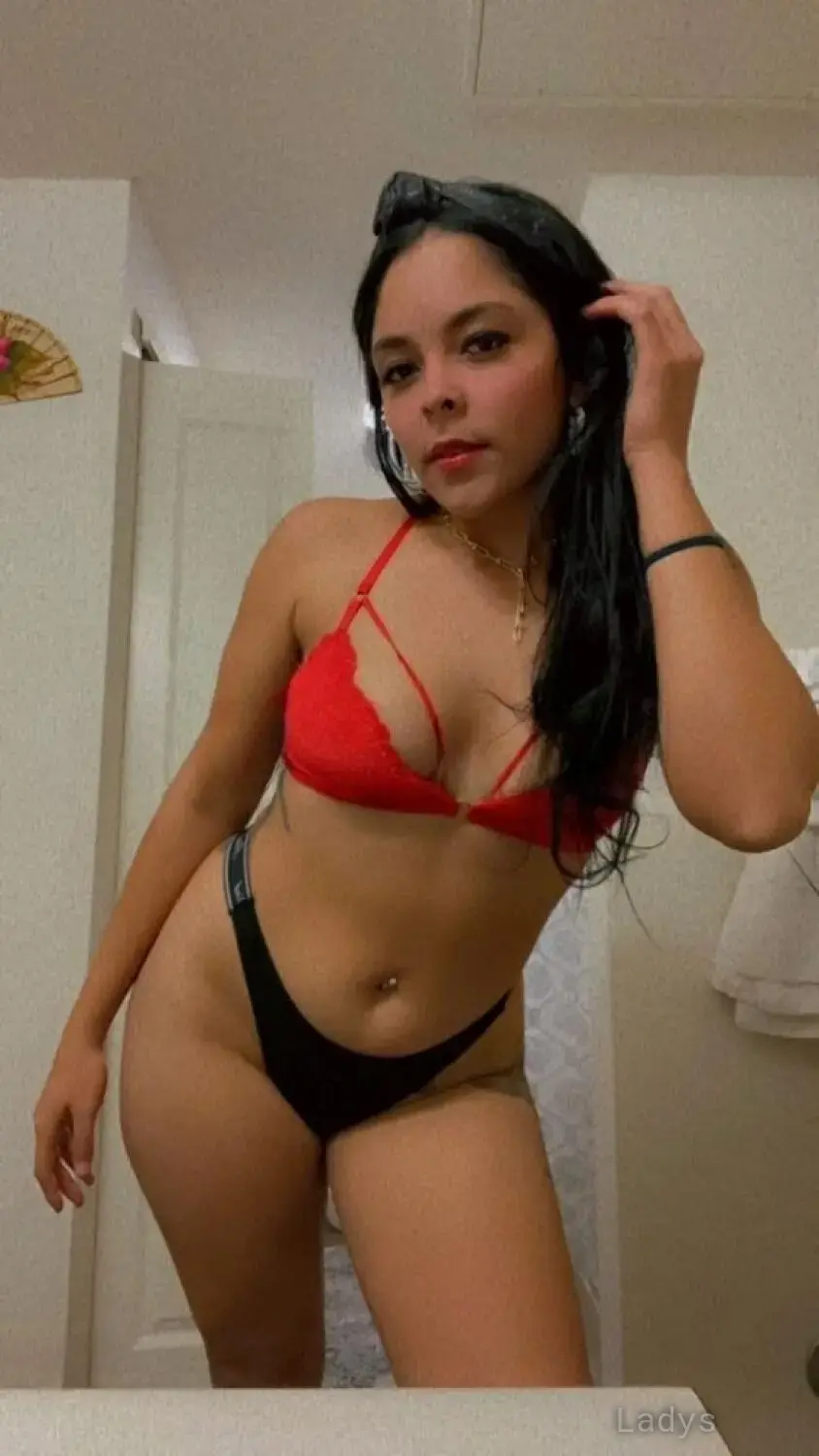 LIA, 23 years beautiful nude Los Angeles escorts girl, height 144 sm, Weight 70 kg
