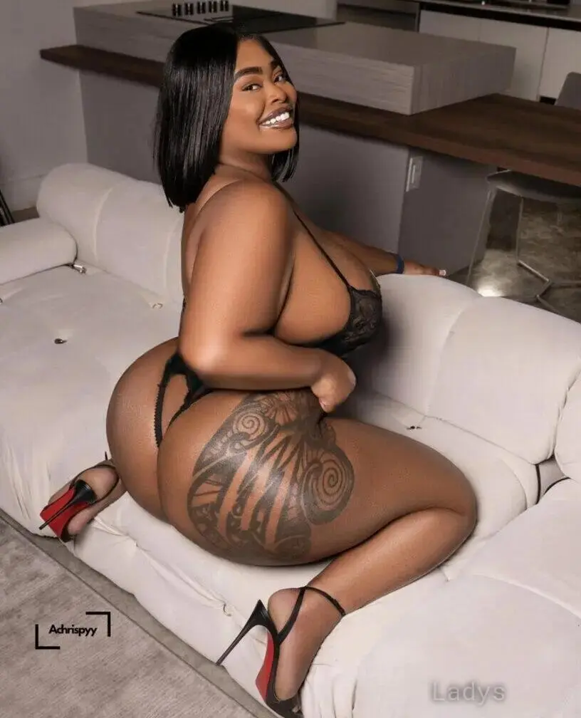 London Brooke, 24 years beautiful nude Los Angeles escorts girl, height 159 sm, Weight 75 kg