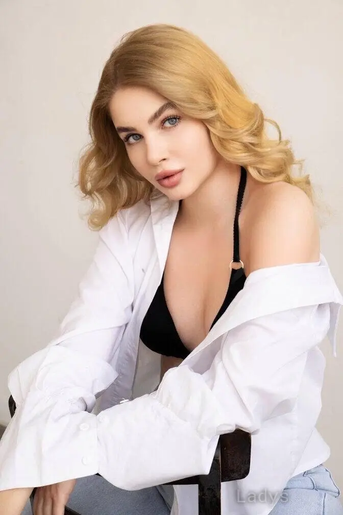 Masha, 25 years beautiful nude Los Angeles escorts girl, height 165 sm, Weight 50 kg