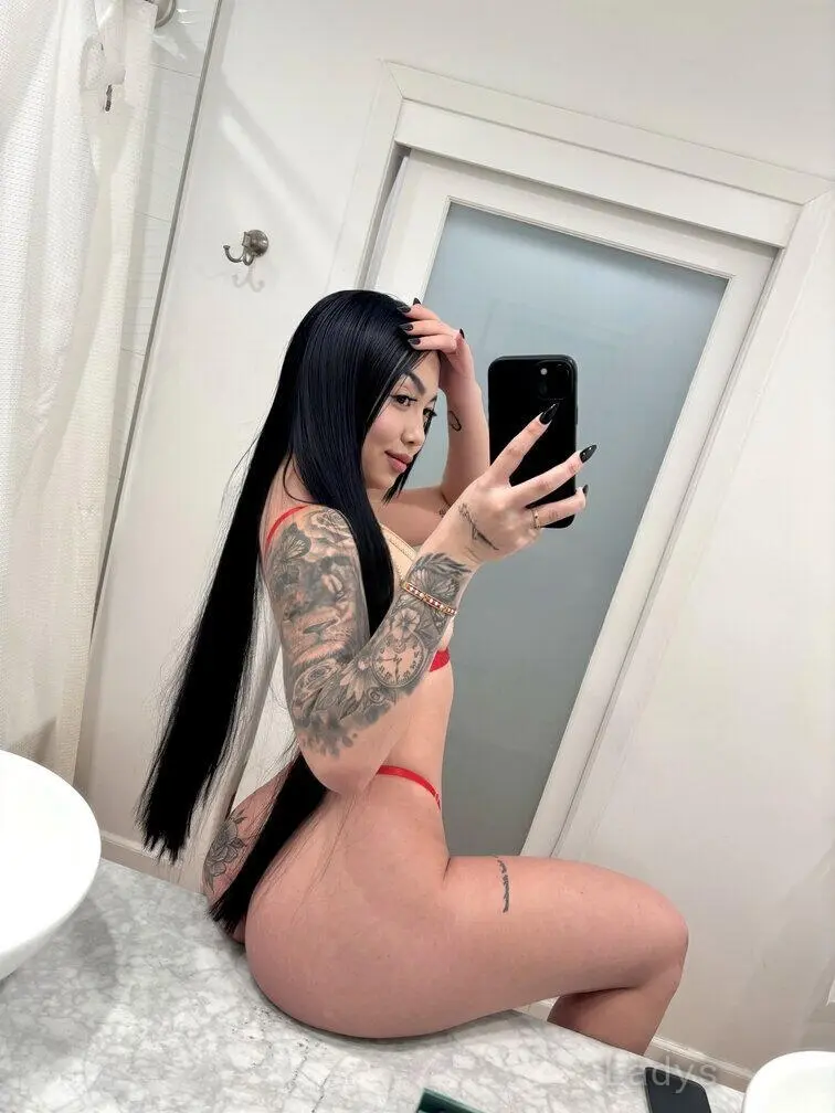 Mia, 23 years beautiful nude Los Angeles escorts girl, height 160 sm, Weight 55 kg