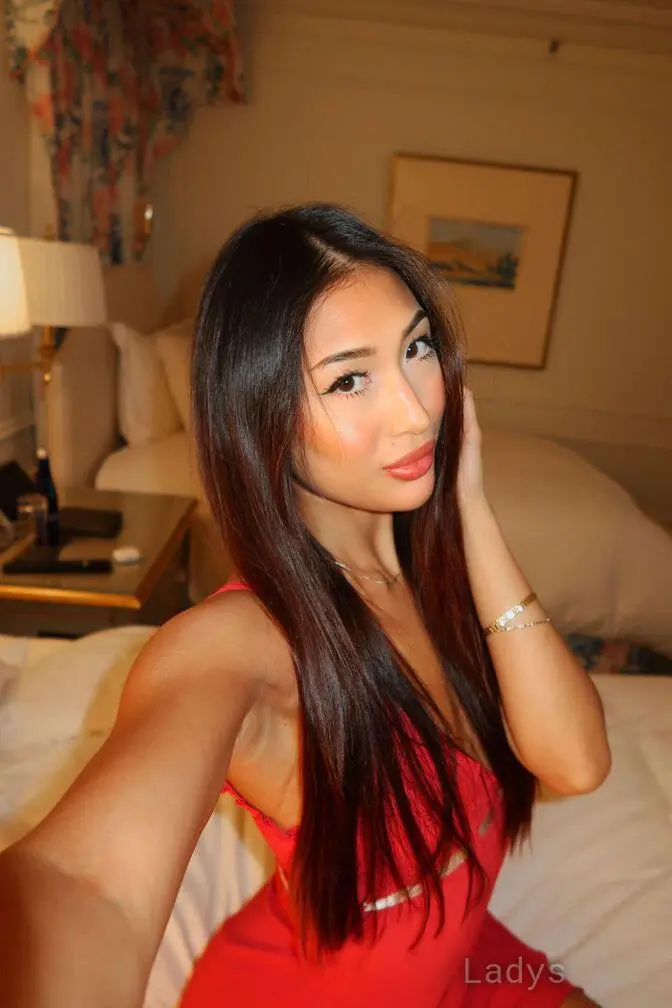 Mina Luxx, 24 years beautiful nude Los Angeles escorts girl, height 157 sm, Weight 46 kg