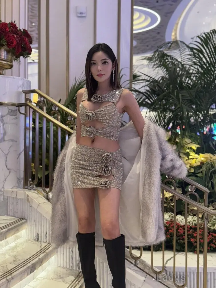 Miyuki Blossom, 25 years beautiful nude Los Angeles escorts girl, height 167 sm, Weight 52 kg