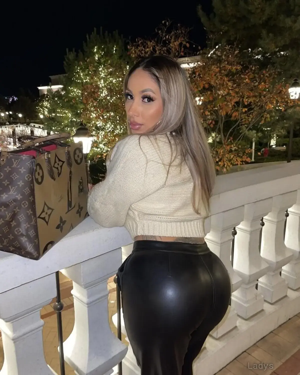 XENA ORTIZ, 23 years beautiful nude Los Angeles escorts girl, height 169 sm, Weight 68 kg