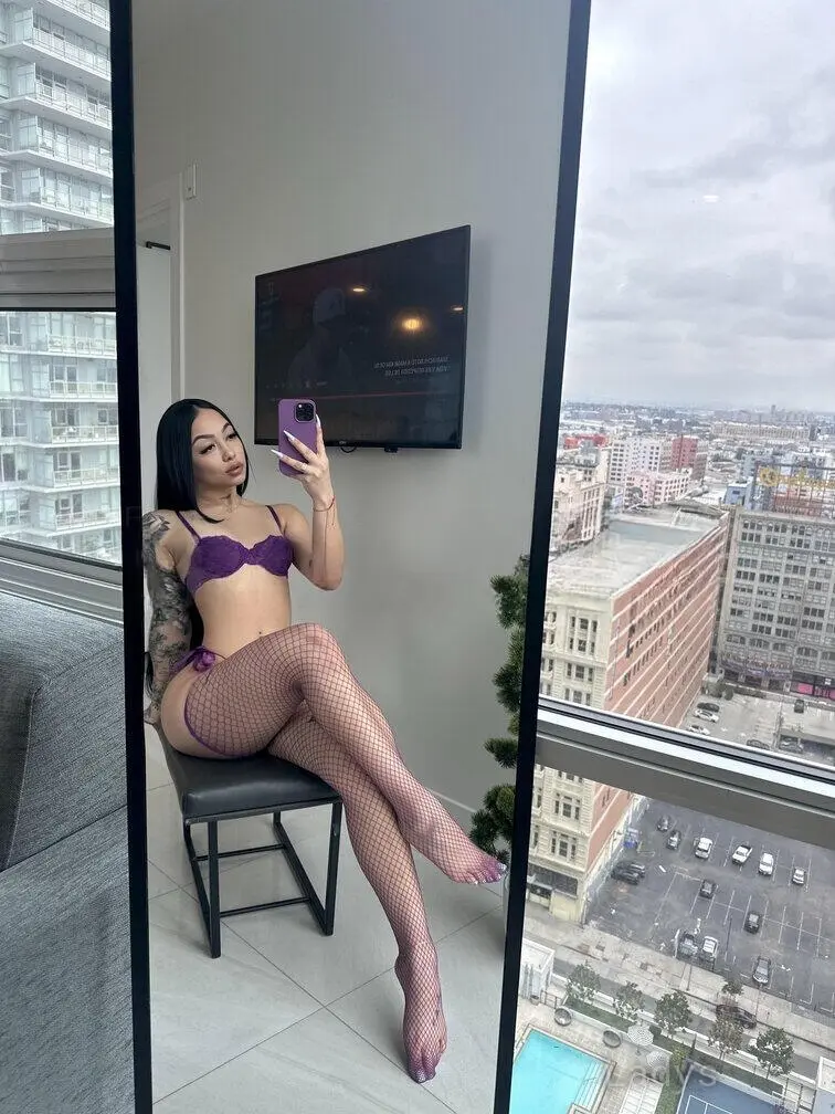 Zoe, 23 years beautiful nude Los Angeles escorts girl, height 160 sm, Weight 53 kg