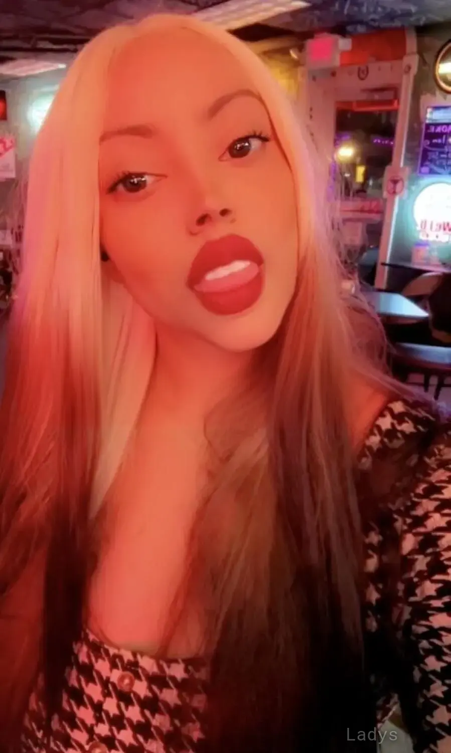 CAMILA DD, 33 years old Louisville escort girl with big tits, height 163 sm, Weight 62 kg