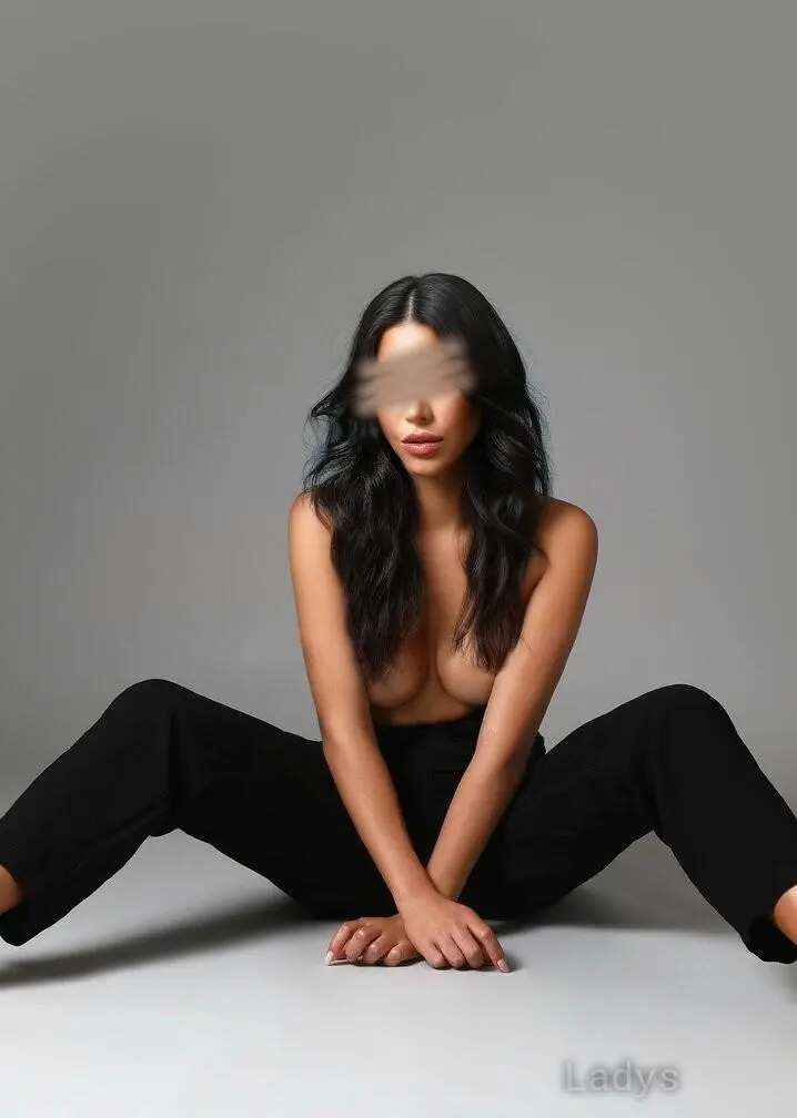 Gabi Bertelli, 25 years beautiful nude Louisville escorts girl, height 167 sm, Weight 54 kg