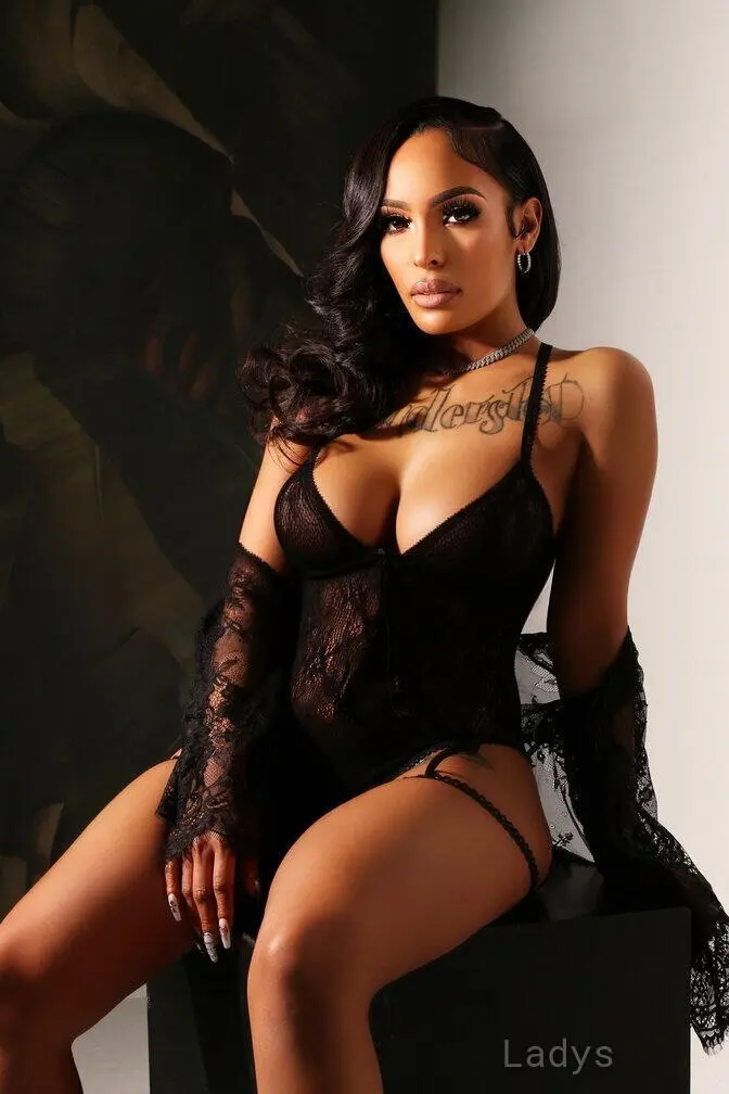 Jasmine, 25 years beautiful nude Louisville escorts girl, height 169 sm, Weight 70 kg