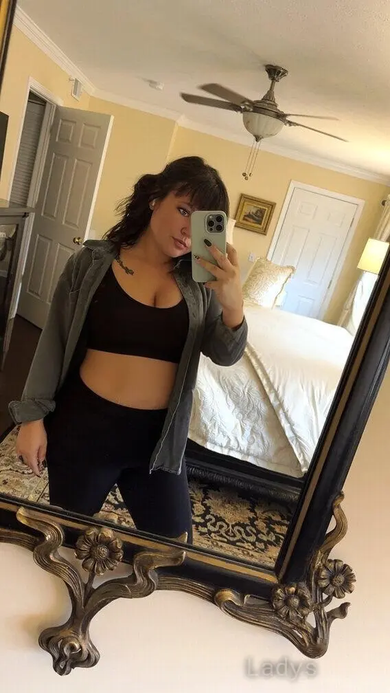 Lexi, 24 years beautiful nude Louisville escorts girl, height 155 sm, Weight 77 kg