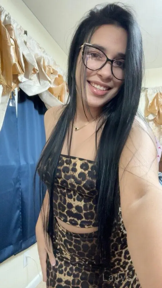 Roxi, 22 years beautiful nude Louisville escorts girl, height 161 sm, Weight 50 kg
