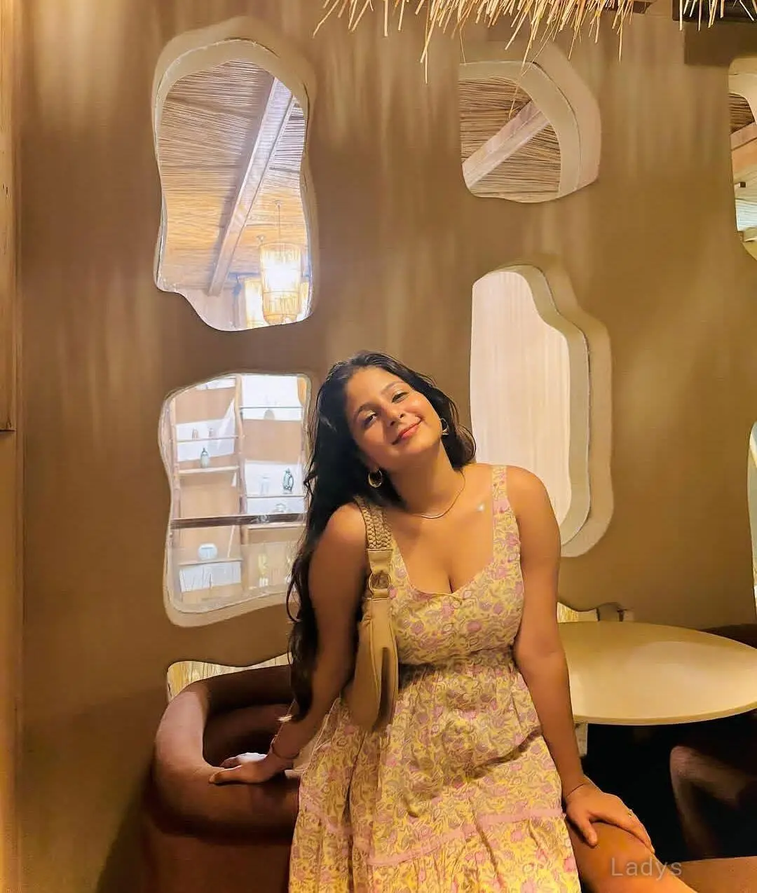 Aalya, 22 years old Lucknow escort girl with big tits, height 170 sm, Weight kg