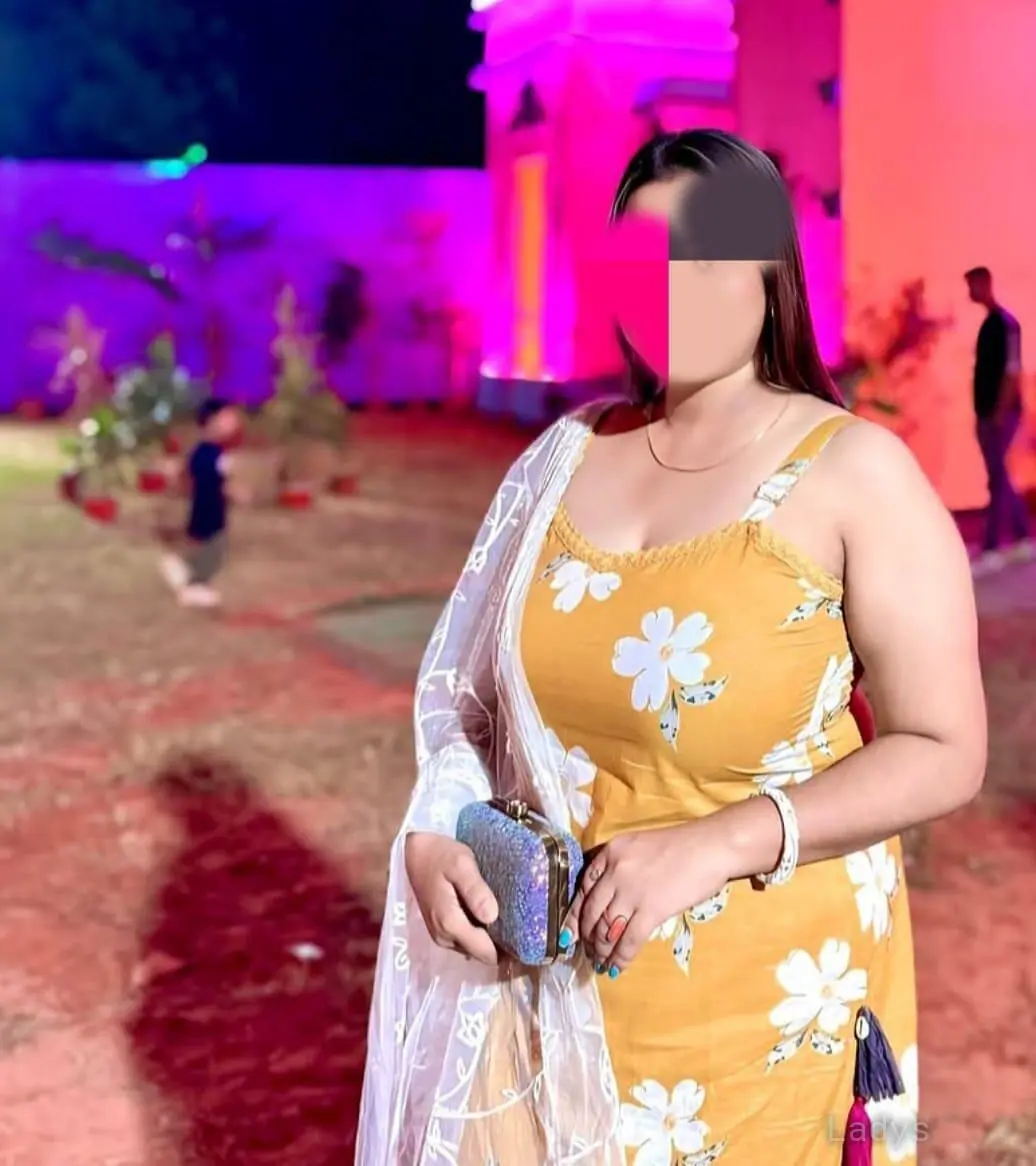 Jiya, 29 years old Lucknow escort girl with big tits, height 161 sm, Weight kg