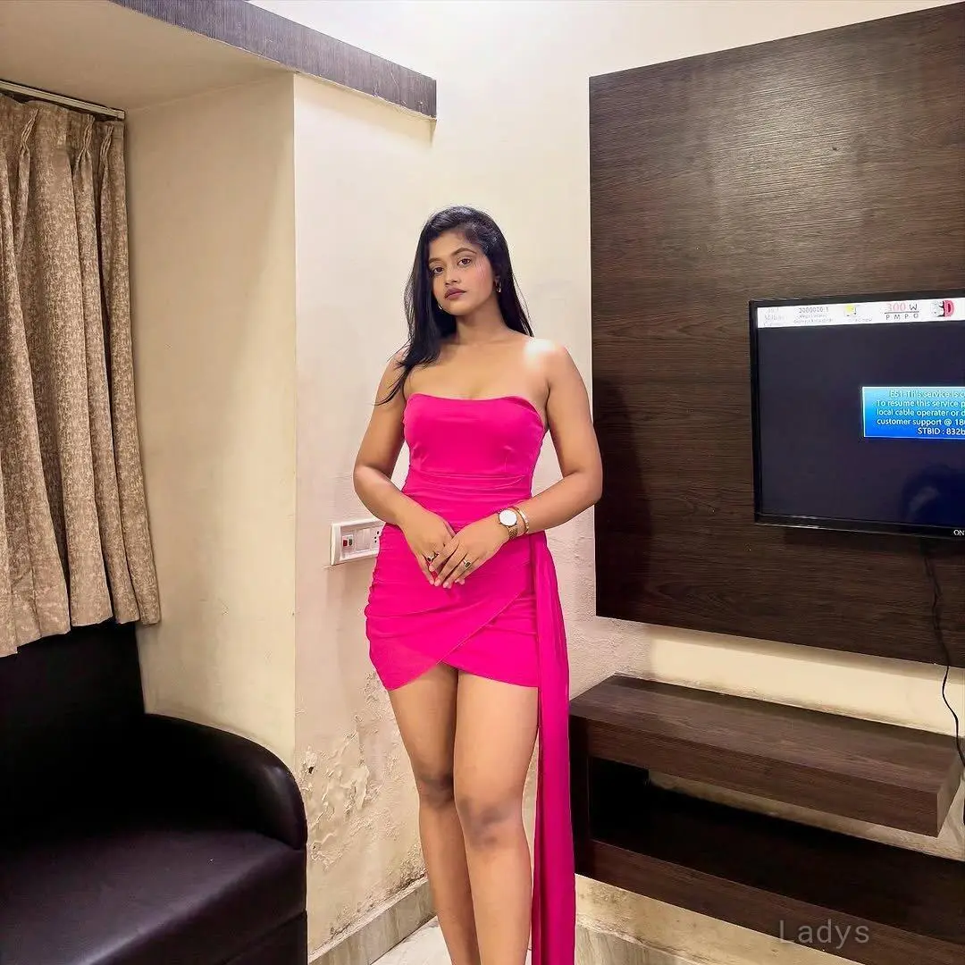 Kajal, 23 years old Lucknow escort girl with big tits, height 153 sm, Weight  kg