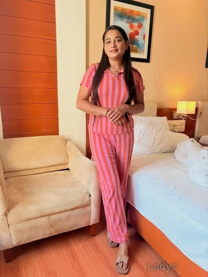 Anyaa, 22 years beautiful nude Lucknow escorts girl, height 166 sm, Weight kg