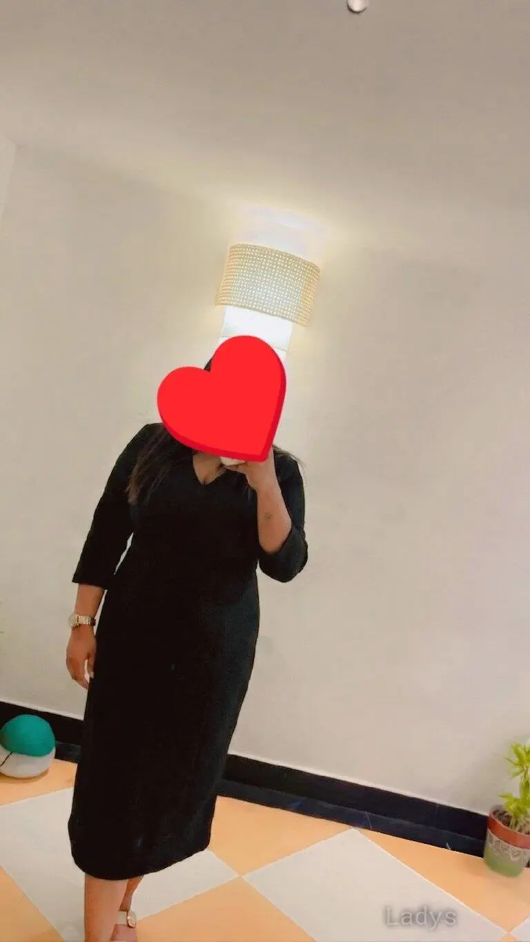 Avneet, 22 years beautiful nude Lucknow escorts girl, height 157 sm, Weight kg