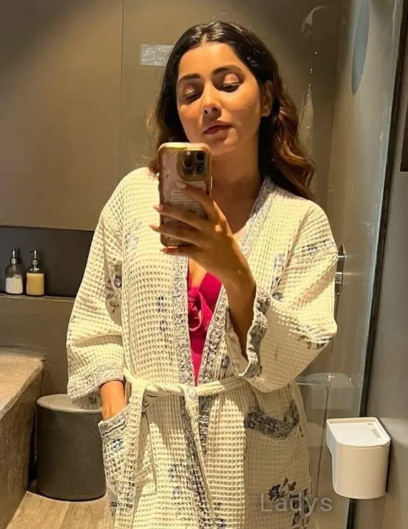 Emmy,  years beautiful nude Lucknow escorts girl, height  sm, Weight  kg