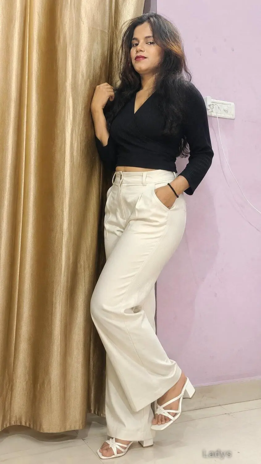Harper, 21 years beautiful nude Lucknow escorts girl, height 165 sm, Weight  kg