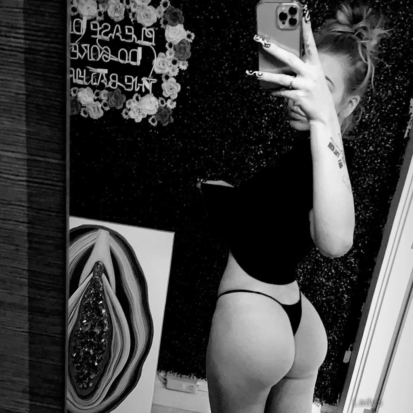 Carolle, 25 years beautiful nude Lyon escorts girl, height 170 sm, Weight  kg