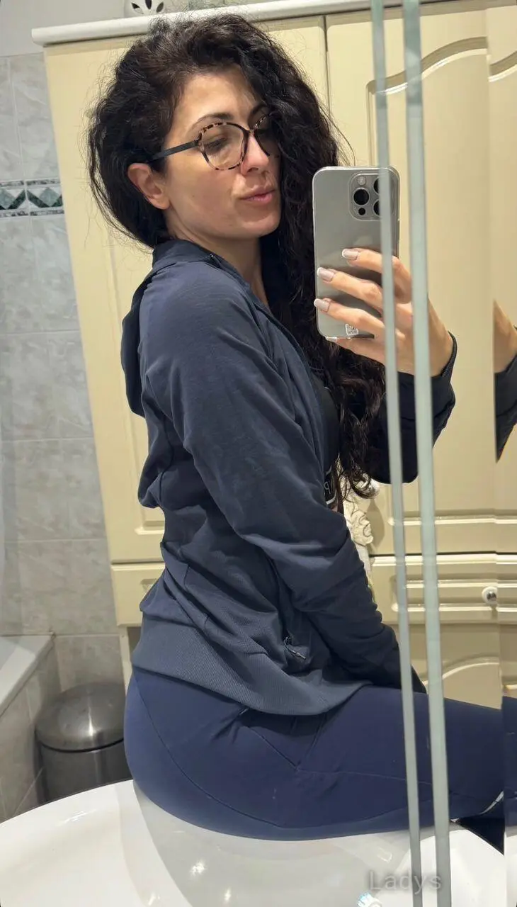 Estrella Laplanche, 39 years beautiful nude Lyon escorts girl, height 121 sm, Weight 36 kg