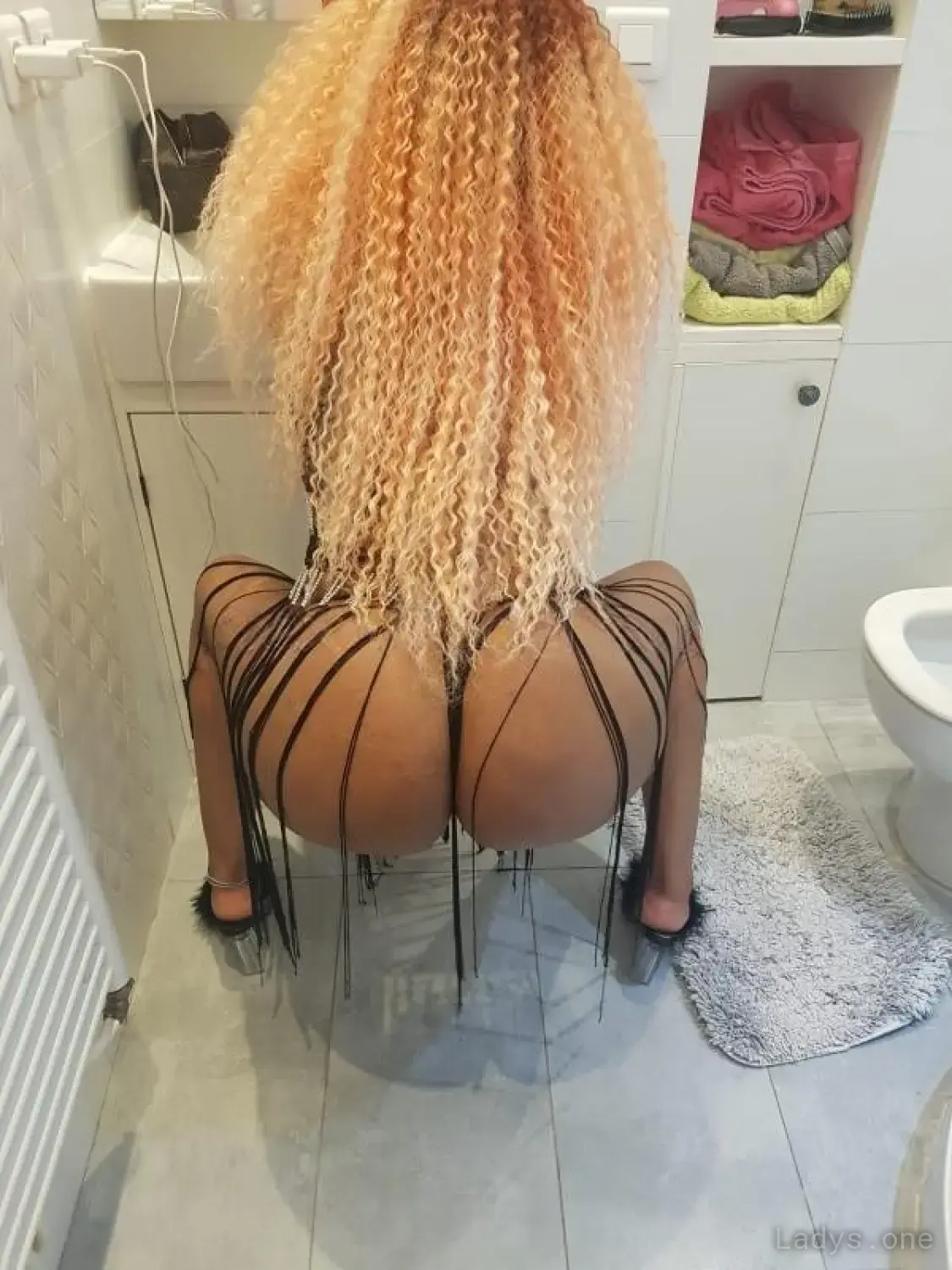 LARACHLOE3, 26 years beautiful nude Lyon escorts girl, height 165 sm, Weight 70 kg