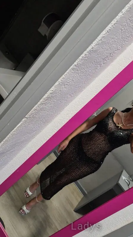 Linda, 26 years beautiful nude Lyon escorts girl, height 164 sm, Weight 58 kg