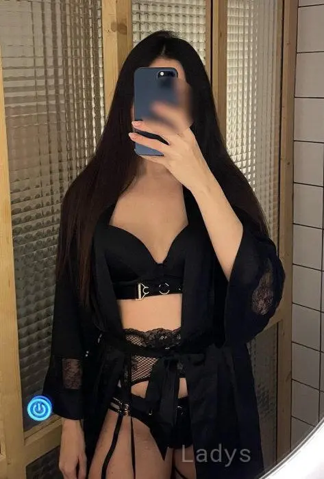 Loren, 28 years beautiful nude Lyon escorts girl, height 167 sm, Weight 51 kg