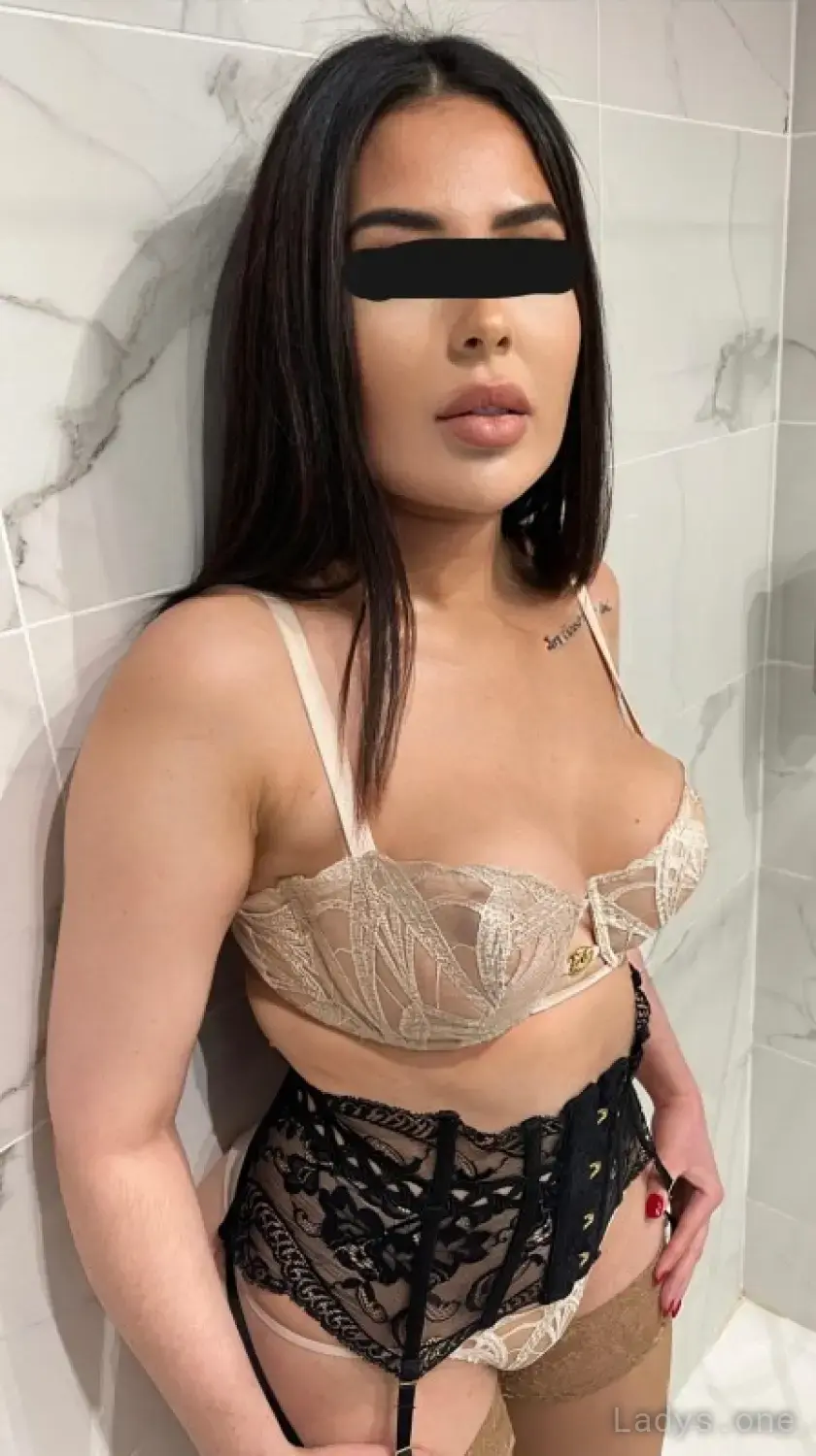 ZELDA, 27 years beautiful nude Lyon escorts girl, height 169 sm, Weight 55 kg