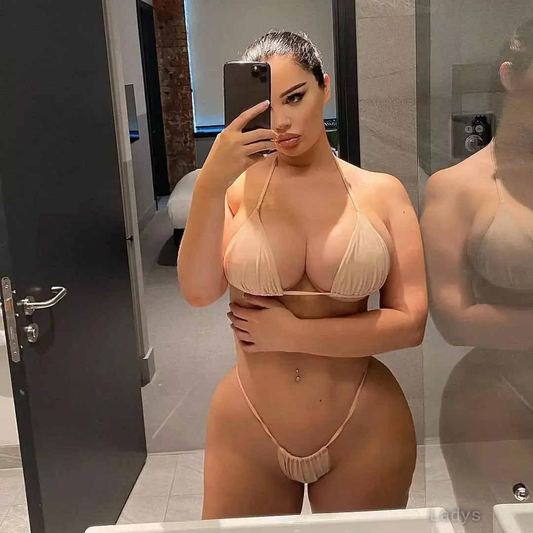 Rosa, 24 years sexy hot local Lyon excorts girl, height 170 sm, Weight 70 kg