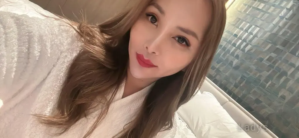 Sayori, 26 years old Macau escort girl with big tits, height 163 sm, Weight  kg