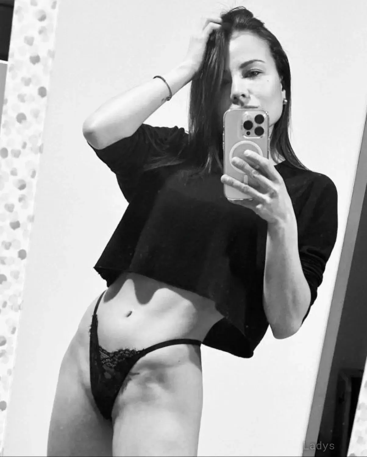 ALISSA, 24 years beautiful nude Madrid escorts girl, height 160 sm, Weight 60 kg
