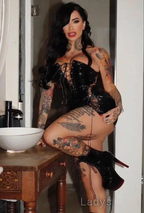 Genesis Onassis, 31 years beautiful nude Madrid escorts girl, height 161 sm, Weight 60 kg