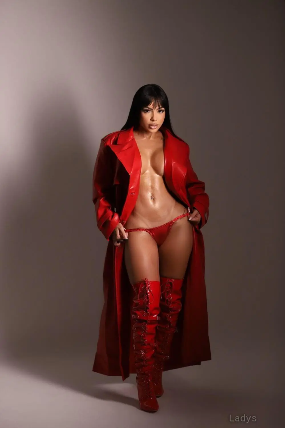 Julia, 25 years beautiful nude Madrid escorts girl, height 166 sm, Weight 65 kg