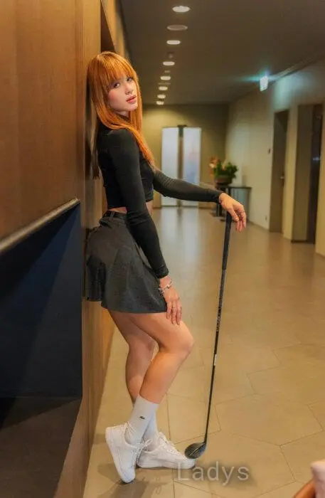 Juliana, 24 years beautiful nude Madrid escorts girl, height 175 sm, Weight 63 kg