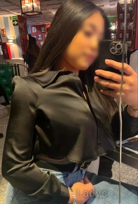 Luna, 21 years beautiful nude Madrid escorts girl, height 166 sm, Weight 55 kg
