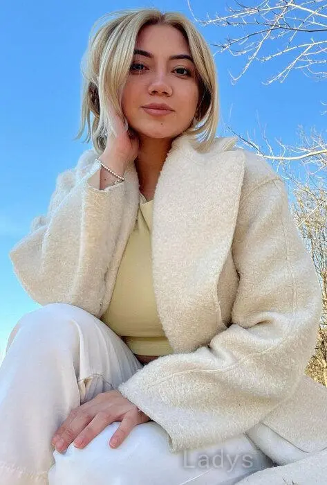 Sara, 32 years beautiful nude Madrid escorts girl, height 160 sm, Weight 50 kg