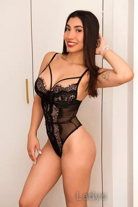 Zoe, 22 years beautiful nude Madrid escorts girl, height 166 sm, Weight 55 kg