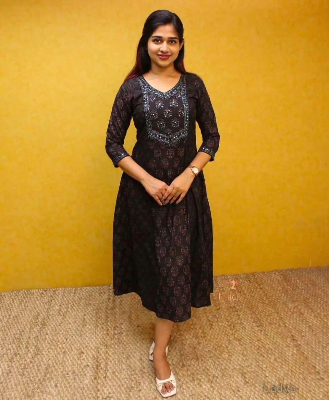 Priya, 22 years beautiful nude Madurai escorts girl, height  sm, Weight  kg