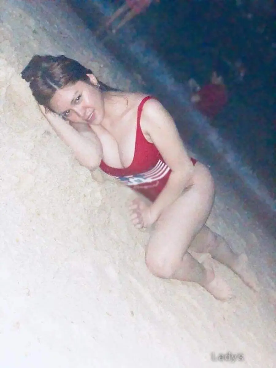 Jaira, 21 years old Makati escort girl with big tits, height 168 sm, Weight  kg