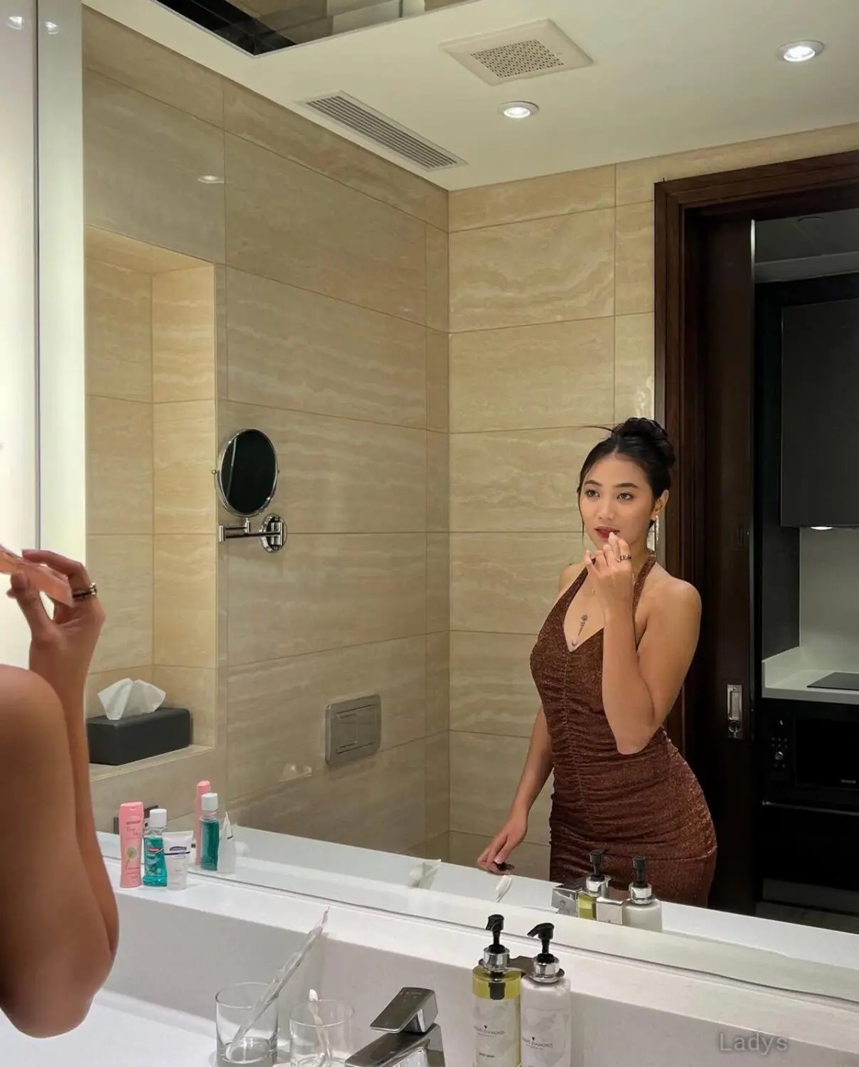 Victoria, 22 years old Makati escort girl with big tits, height 173 sm, Weight  kg