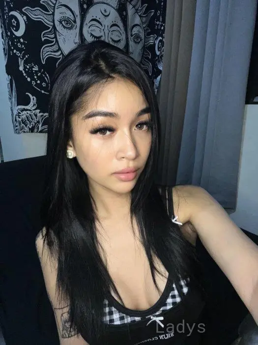 Abby, 23 years beautiful nude Makati escorts girl, height 157 sm, Weight 46 kg